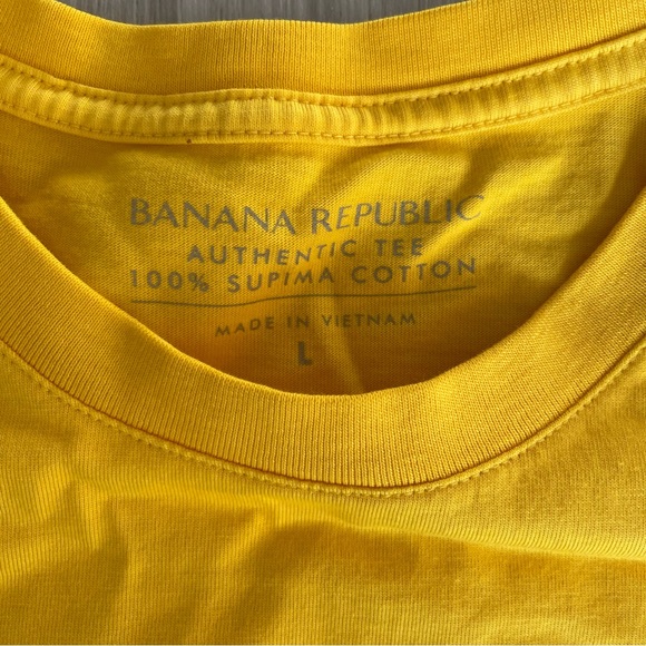 NWT men’s Banana Republic tshirt - Picture 2 of 4
